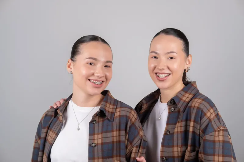 Пациент Orthodontica с металлическими брекетами