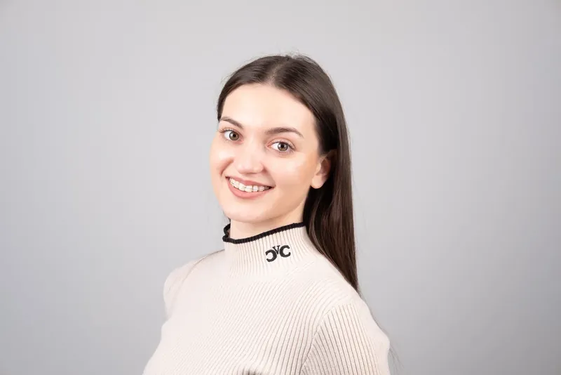 Пациент Orthodontica с сапфировыми брекетами