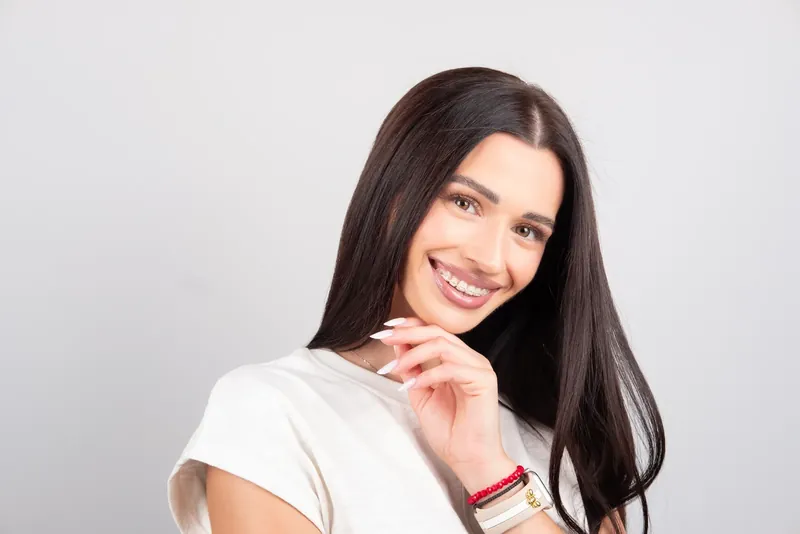 Пациент Orthodontica с сапфировыми брекетами