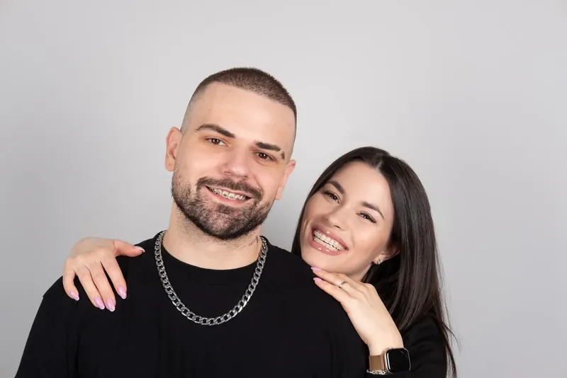 Пациент Orthodontica с сапфировыми брекетами