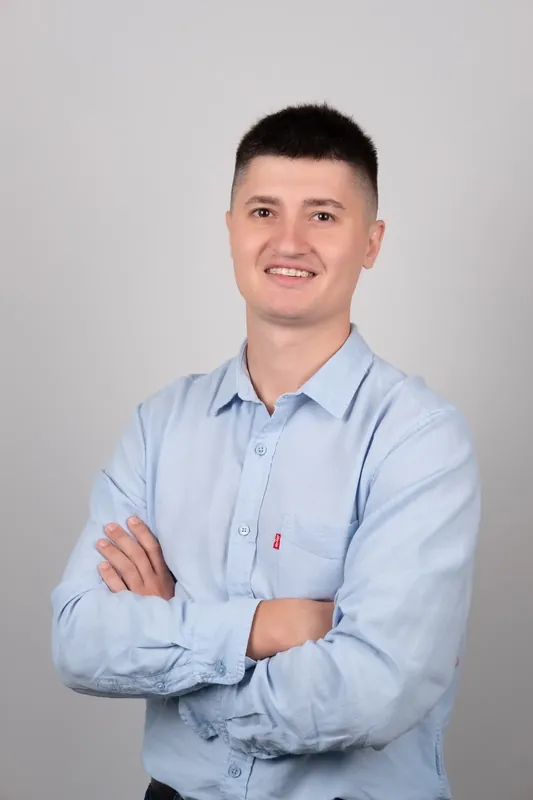 Пациент Orthodontica с сапфировыми брекетами