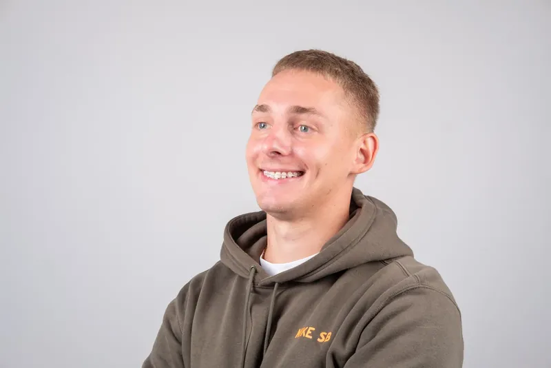 Пациент Orthodontica с сапфировыми брекетами
